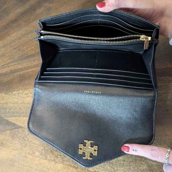 Tory Burch Black Quilted Leather Wallet - Picture 6 of 10